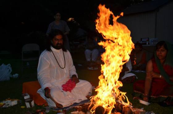 Mohanji performing Homa in the USA 4
