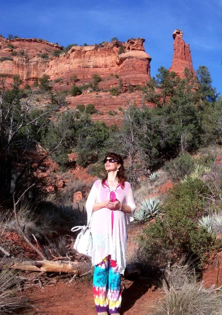 Pic 27- Devi like Alice in Wonderland among the vortexes of Sedona, in front of the rock called Kachina woman.jpg