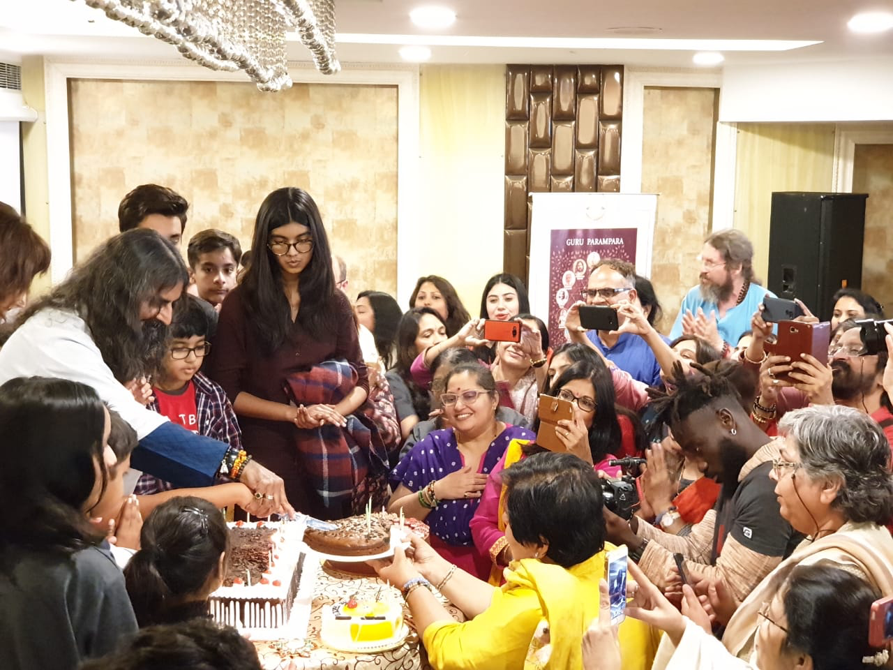 Mohanji sharing the cake - Happy birthday - Delhi 2019