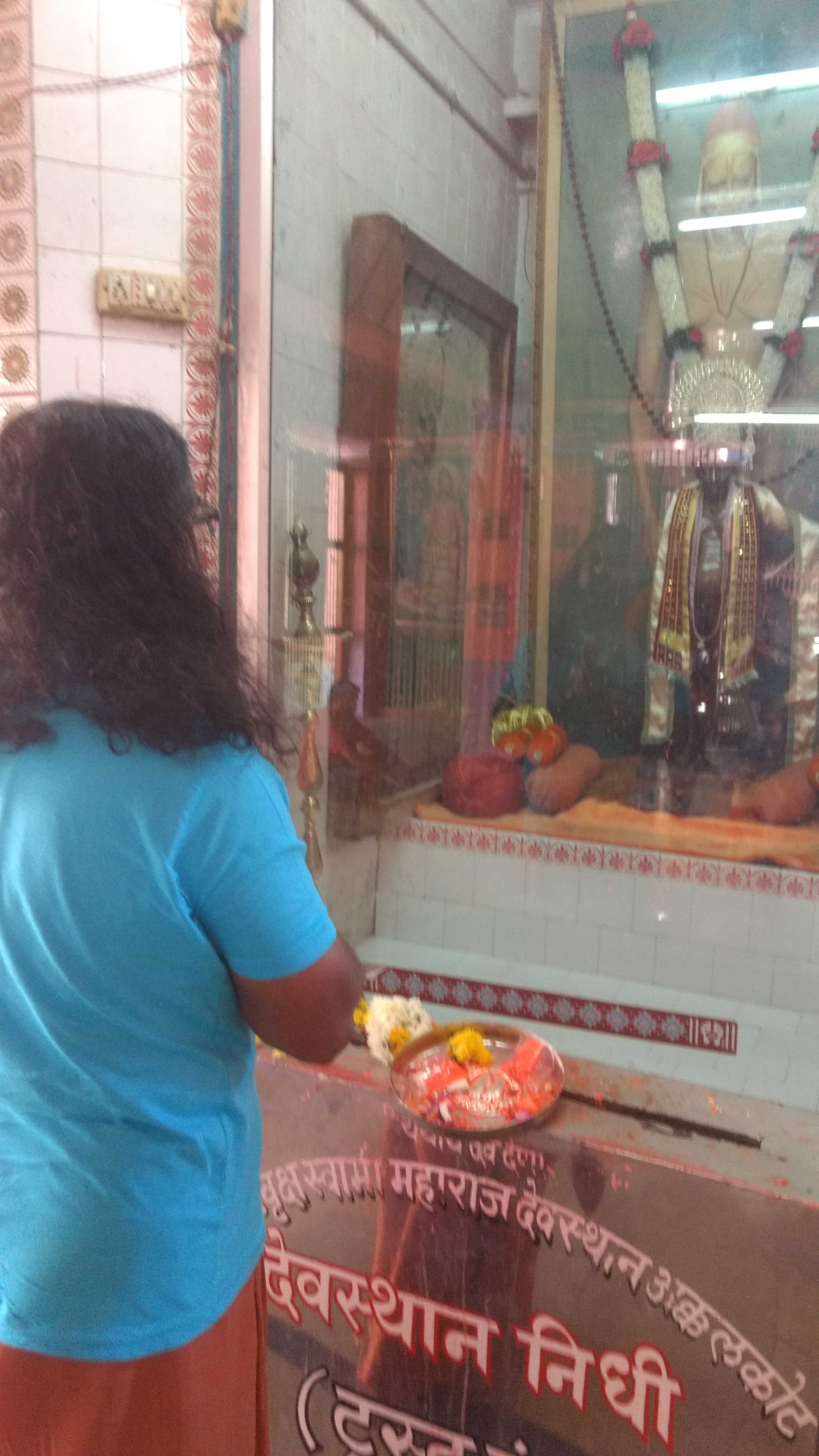 Mohanji Chronicles - Back from the dead – A tryst with Swami Samarth of Akkalkot - Mohanji offering prayers 2.jpg