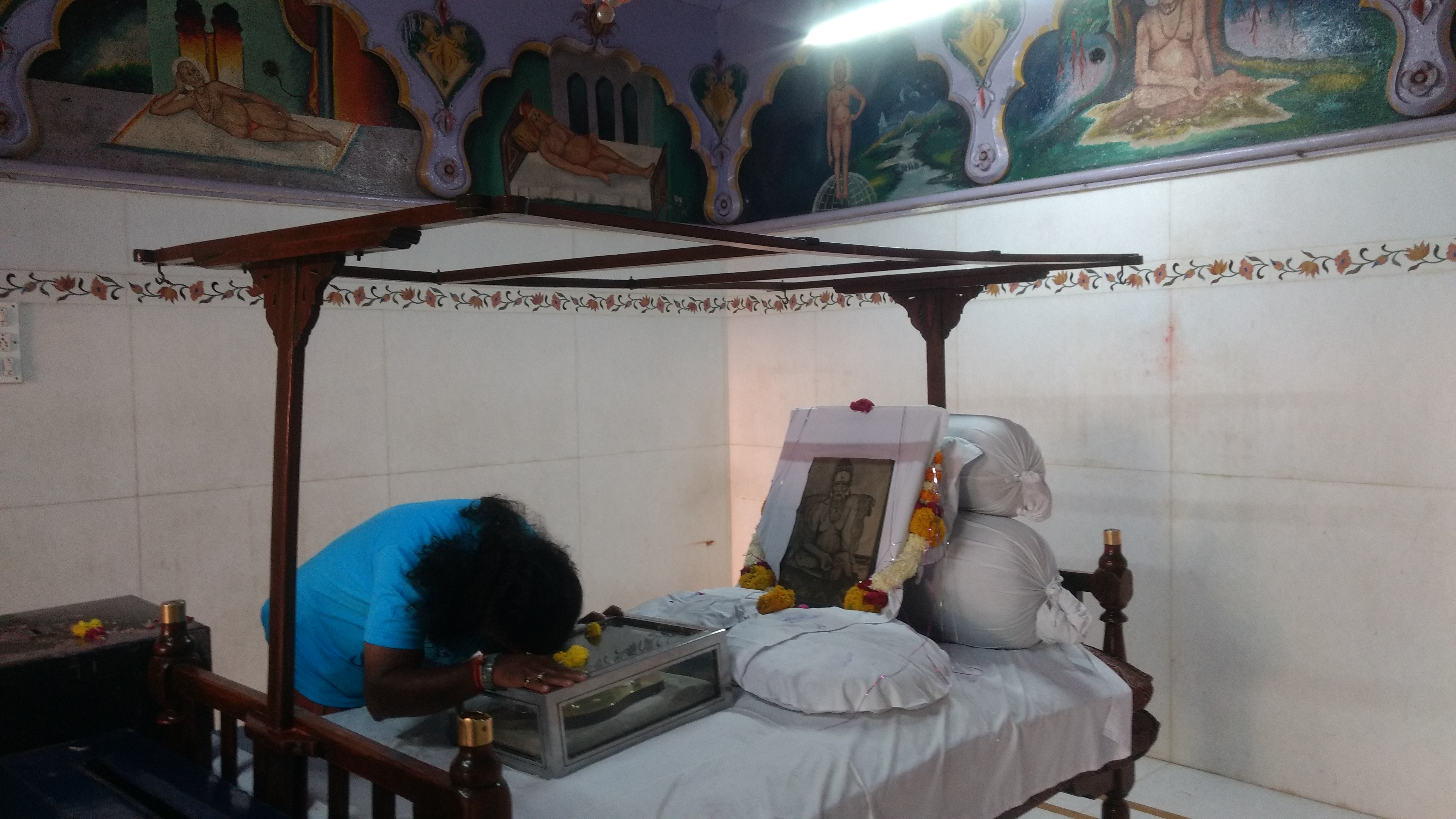 Mohanji Chronicles - Back from the dead – A tryst with Swami Samarth of Akkalkot - Mohanji offering prayers to padukas.jpg