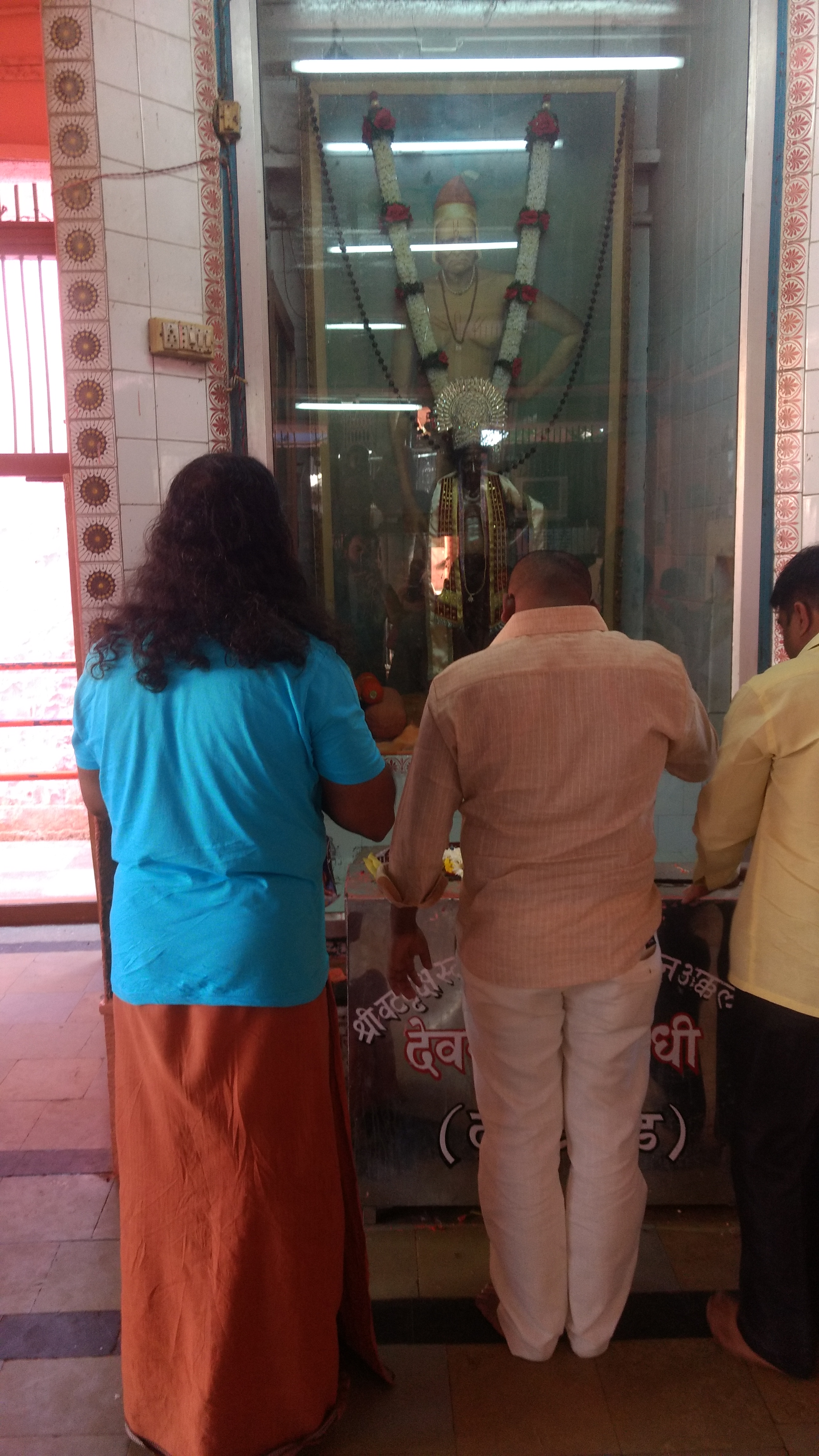 Mohanji Chronicles - Back from the dead – A tryst with Swami Samarth of Akkalkot - Mohanji offering prayers.jpg